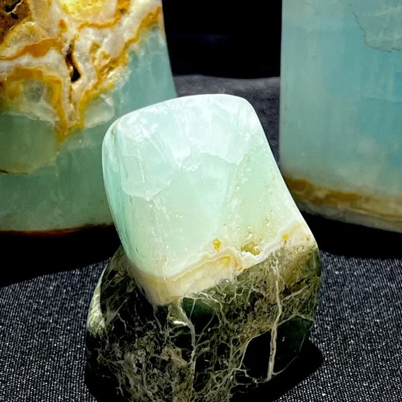 Caribbean calcite table table set - Picture 3 of 7